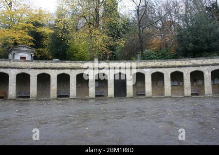 Cimetière Highgate, West Side, Londres. L'entrée du côté ouest de ce lieu funéraire victorien, ouverte en 1839 et encore en service aujourd'hui. Banque D'Images