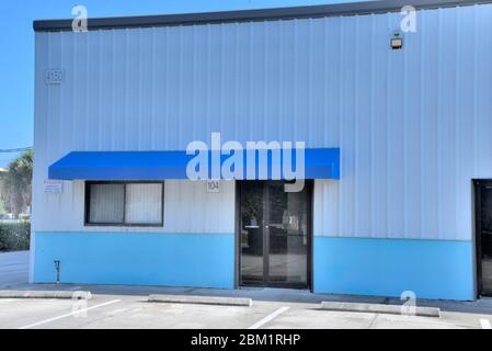 Melbourne, Floride, États-Unis. 6 mai 2020 l'adresse indiquée pour Silvercorp USA sur le site de la Florida Division of Corporation est une unité vide dans un complexe industriel de Dow Road, Le Venezuela a deux Américains en garde à vue qu'il affirme avoir été impliqué dans une tentative d'invasion échouée qui a fonctionné pour la compagnie de sécurité basée en Floride. Le PDG de Silvercorp, John Goudreau, a identifié les Américains comme étant des emplyoyés. Crédit photo : Julian Leek/Alay Live News Banque D'Images