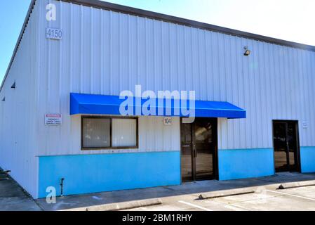 Melbourne, Floride, États-Unis. 6 mai 2020 l'adresse indiquée pour Silvercorp USA sur le site de la Florida Division of Corporation est une unité vide dans un complexe industriel de Dow Road, Le Venezuela a deux Américains en garde à vue qu'il affirme avoir été impliqué dans une tentative d'invasion échouée qui a fonctionné pour la compagnie de sécurité basée en Floride. Le PDG de Silvercorp, John Goudreau, a identifié les Américains comme étant des emplyoyés. Crédit photo : Julian Leek/Alay Live News Banque D'Images