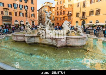 Rome, Italie - 10 02 2018: Fontaine de Neptune (Fontana del Moro) sur la Piazza Navona, Rome, Italie Banque D'Images