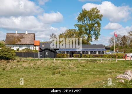 Kalo, Danemark - 02 mai 2020 : Kalo slotscafe, café noir à kalo slotskro. Le célèbre château inn situé sur Djursland au Danemark Banque D'Images