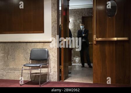 Washington, États-Unis. 06e mai 2020. Justin Reed Walker arrive à témoigner devant le Comité judiciaire du Sénat pour son audition de candidature à la fonction de juge du circuit des États-Unis pour le circuit du District de Columbia, à Capitol Hill à Washington, DC, le mercredi 6 mai 2020. Photo de piscine par Caroline Brehman/UPI crédit: UPI/Alay Live News Banque D'Images