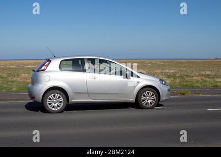 2013 FIAT PUNTO 1,4 EASY SILVER 3dr HATCHBACK, véhicules mobiles pour la circulation routière, véhicules mobiles sur les routes britanniques, moteurs, automobile à Southport, Royaume-Uni Banque D'Images