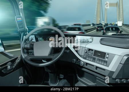 Chariot autonome sur route. Vue intérieure. Banque D'Images