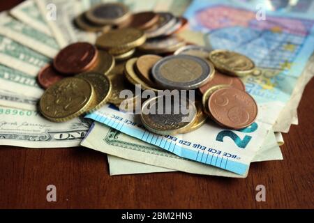 Argent - après Covid-19 comment la circulation des pièces Banque D'Images
