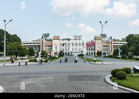 Pyongyang, Corée du Nord - 27 juillet 2019 : Stade Kim il-sung à Pyongyang. Entrée au stade de Pyongyang. Banque D'Images