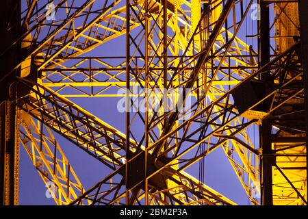 Détail de la structure métallique de la tour Eiffel Banque D'Images