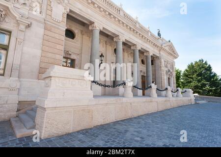 BUDAPEST, HONGRIE - 24 AVRIL 2020 : construction de la Garde principale au château de Buda Banque D'Images