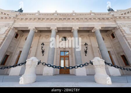 BUDAPEST, HONGRIE - 24 AVRIL 2020 : construction de la Garde principale au château de Buda Banque D'Images