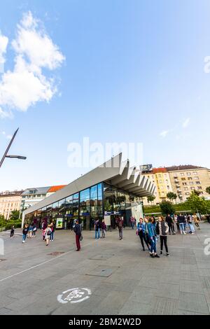 Budapest, Hongrie – Station de métro à Budapest portrait, grand angle, espace publicitaire au sommet de Budapest Hongrie, le 19 2019 septembre en Hongrie Banque D'Images