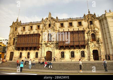 Lima, Pérou – 5 décembre 2019 la cathédrale de la basilique est située sur la Plaza Mayor du centre-ville de Lima Banque D'Images