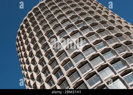 Brutalisme postmoderne Brutaliste Precast Concrete Space House 1 Kemble Street, Holborn, Londres WC2B 4AN par Richard Seifert Architect Banque D'Images