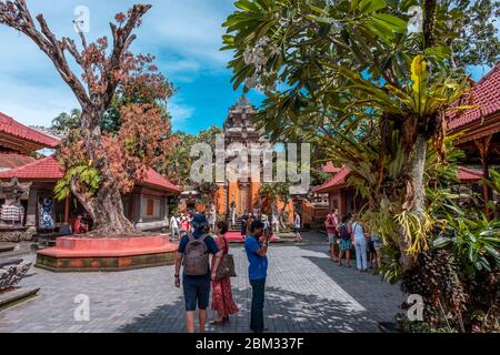 Nom de ce lieu Ubud Palace il est connu comme Ubud Royal Palace et le nom local est ' Puri Saren Agung ' Banque D'Images