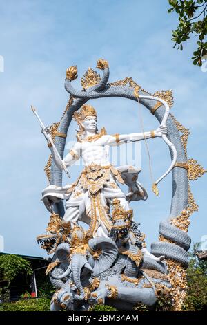 Statue d'Arjuna dans la province d'Ubud. Arjuna est le héros archer dans la religion hindoue Banque D'Images