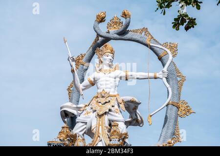 Statue d'Arjuna dans la province d'Ubud. Arjuna est le héros archer dans la religion hindoue Banque D'Images