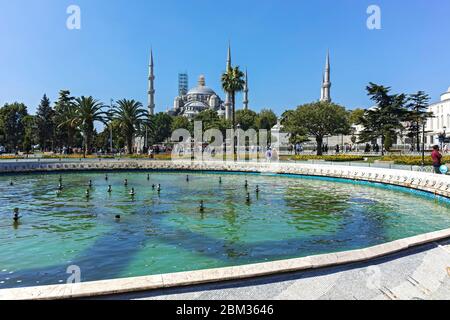 ISTANBUL, TURQUIE - 26 JUILLET 2019 : Panorama de la place du Sultan Ahmed et de la Mosquée bleue dans la ville d'Istanbul, Turquie Banque D'Images