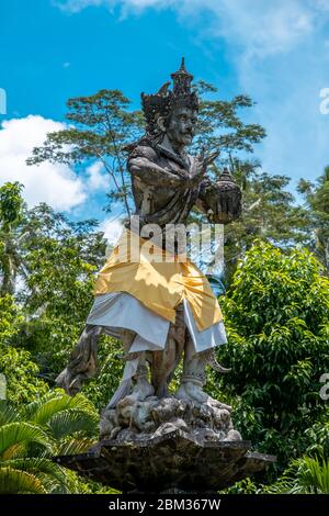 Sculpture ou statue de dieu hindou dans le Temple de Saint Springs, nom local de ce dieu ' Deva Indra ' Banque D'Images