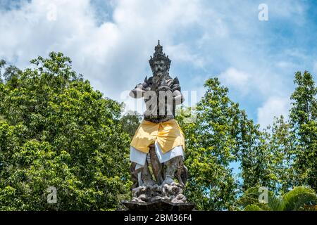 Sculpture ou statue de dieu hindou dans le Temple de Saint Springs, nom local de ce dieu ' Deva Indra ' Banque D'Images