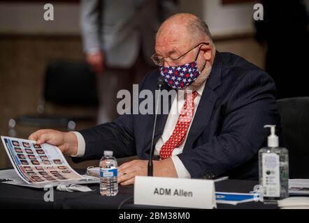 Washington, DC, États-Unis. 06e mai 2020. La Garde côtière américaine à la retraite AdmiralÊThad Allen se prépare à témoigner devant le Comité des services armés du Sénat à l'audience sur la politique du spectre du ministère de la Défense et l'impact de la décision de la Ligue sur la sécurité nationale 19 lors de la pandémie du coronavirus COVID-CommissionÕs à Capitol Hill à Washington, DC, USA, 06 mai 2020.Credit: Shawn thew/Pool via CNP | usage dans le monde crédit: dpa/Alay Live News Banque D'Images