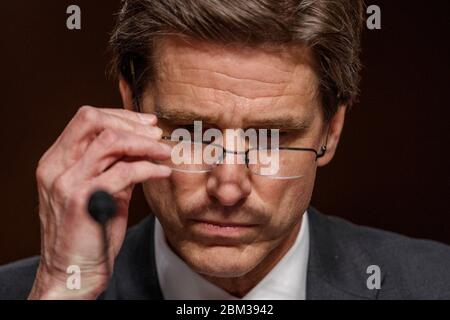 Dana Deasy, responsable de l'information au ministère de la Défense, témoigne devant l'audience du Comité des services armés du Sénat américain sur la politique du spectre du ministère de la Défense et l'impact de la décision de la Commission fédérale des communications sur la sécurité nationale lors de la pandémie du coronavirus COVID-19 à Capitol Hill à Washington, DC, USA, 06 mai 2020.Credit: Shawn thew/Pool via CNP /MediaPunch Banque D'Images