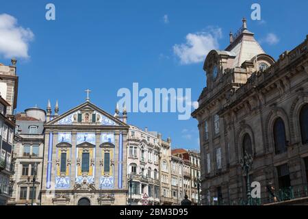 Vue sur l'église Saint-Antoine (Igreja de Santo Antonio dos Congregados) et la gare de Sao Bento Banque D'Images