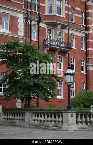 Albert Hall Mansions Victorian Apartment Block Flats Middle Class près du Royal Albert Hall, Kensington Gore, Londres par Richard Norman Shaw Banque D'Images