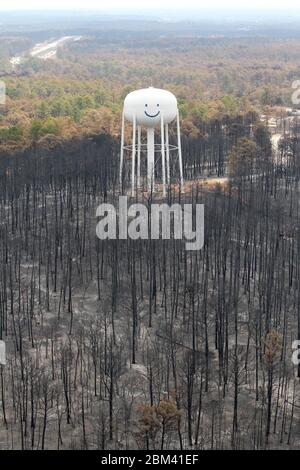 Comté de Bastrop, États-Unis, 16 septembre 2011 : dommages aériens d'incendie où des incendies de forêt ont brûlé 38 000 acres et plus de 1 500 maisons avec deux décès signalés. Les arbres du parc national de Bastrop ont été les plus durement touchés, plus de 95 % de la superficie du parc ayant été noircie ou détruite. ©Bob Daemmrich Banque D'Images