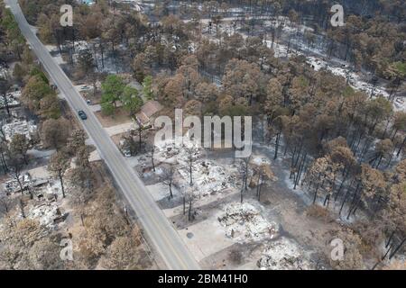 Bastrop, États-Unis du Texas, 16 septembre 2011 : des blocs entiers de maisons ont été détruits par des feux de forêt massifs qui ont balayé cette subdivision boisée début septembre. ©Marjorie Kamys Cotera/Daemmrich Photographie Banque D'Images