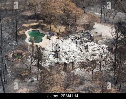 Bastrop Texas Etats-Unis, 16 septembre 2011: A détruit la maison dans un quartier boisé, qui a souffert des feux de forêt massifs qui ont balayé la région début septembre. ©Marjorie Kamys Cotera/Daemmrich Photographie Banque D'Images