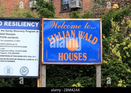 Signalisation pour l'Office de logement de la ville de New York Lillian Wald Houses dans le Lower East Side de Manhattan Banque D'Images