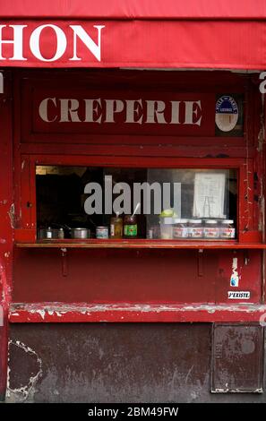 Un fournisseur traditionnel de crêperie à Montmartre.Paris.France Banque D'Images