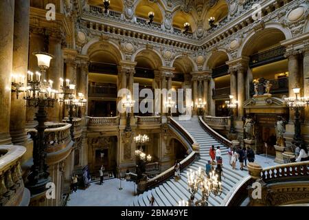 Le grand escalier du Palais Garnier Opéra National de Paris.Paris.France Banque D'Images