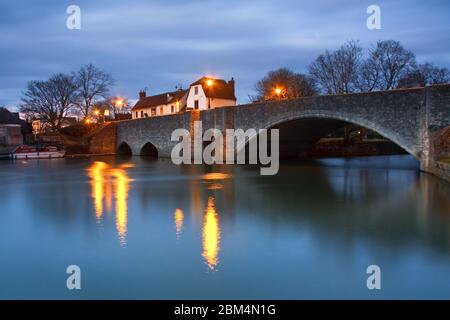 Scène nocturne sur la Tamise près d'Oxford, Royaume-Uni. Banque D'Images