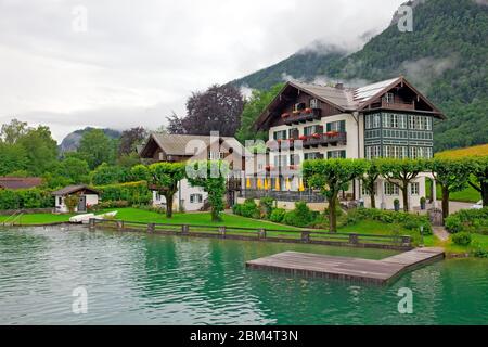 Maison sur le lac Wolfgangsee Autriche (village St. Wolfgang) Banque D'Images