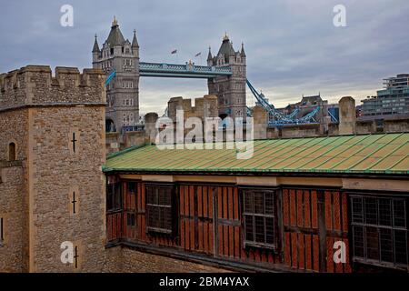 Tower Bridge vu de la Tour de Londres Banque D'Images