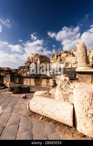 Nymphaieum d'Umm Qais, ou Umm Qays, ruines de l'ancien Gadara, Décapole, Irbit, gouvernorat d'Irbid, Jordanie, Moyen-Orient, Asie Banque D'Images