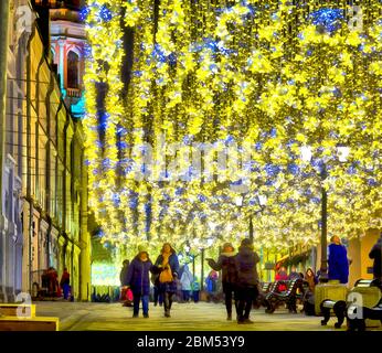 RUSSIE, MOSCOU - 20 JANVIER 2018: La ville magnifique illuminations de rue de noël sur les vacances du nouvel an. Banque D'Images