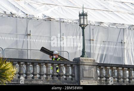 Brighton UK 7 mai 2020 - ouvriers de la construction au projet Soho House sur le front de mer de Brighton pendant la crise pandémique du coronavirus COVID-19 . . Crédit : Simon Dack / Alamy Live News Banque D'Images