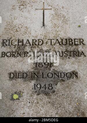 Pierre tombale de Richard Tauber, ténor d'opéra, au cimetière de Brompton, Kensington, Londres Banque D'Images