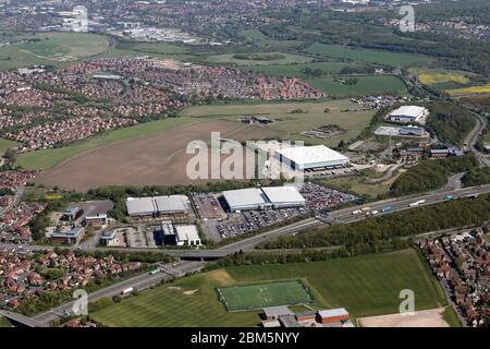 Vue aérienne sur le Capitol Boulevard et les développements de Capitol Park à Tingley, Leeds Banque D'Images