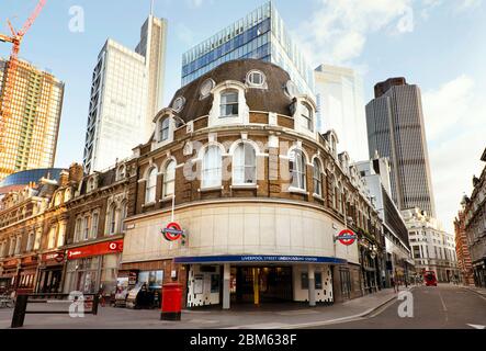 La gare de Liverpool Street à Londres (la troisième station la plus occupée du Royaume-Uni) est fermée et déserte pendant la pandémie; le 7 jour de l'isolement cellulaire. Londres, mars 2020 Banque D'Images