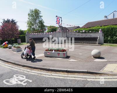 Eastchurch, Kent, Royaume-Uni. 7 mai 2020. VE préparatifs de la journée dans le village d'Eastchurch, Kent. Eastchurch est connu comme la « maison de l'aviation britannique », car Eastchurch Airfield a vu le premier vol contrôlé par un pilote britannique sur le sol britannique. Crédit : James Bell/Alay Live News Banque D'Images