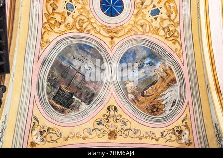 Peintures murales polychromatiques à la voûte de la salle de prière principale de la Synagogue Hassidique récemment rénovée, Dabrowa Tarnowska, Malopolska, Pologne Banque D'Images