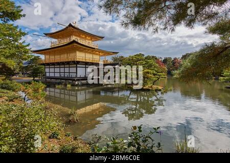 Kinkakuji temple Pavillon d'or, temple bouddhiste Zen à Kyoto, Japon, site classé au patrimoine mondial de l'UNESCO Banque D'Images