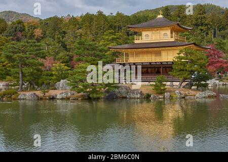 Kinkakuji temple Pavillon d'or, temple bouddhiste Zen à Kyoto, Japon, site classé au patrimoine mondial de l'UNESCO Banque D'Images