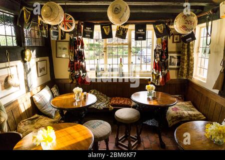 The Rock Inn, pub anglais traditionnel de 500 ans dans la campagne du Kent, Chiddingstone, Kent Banque D'Images