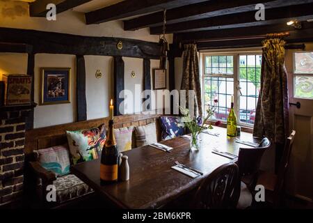 The Rock Inn, pub anglais traditionnel de 500 ans dans la campagne du Kent, Chiddingstone, Kent Banque D'Images