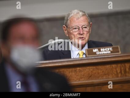 Washington, États-Unis. 07th Mai 2020. Le président James Inhofe, R-Okla, lors d'une audience des services armés du Sénat à Capitol Hill, Washington, DC, le jeudi 7 mai 2020. Kenneth Braithwaite, nommé secrétaire de la Marine; James Anderson, nommé sous-secrétaire adjoint à la Défense pour les politiques; et le général Charles Q. Brown, Jr., nommé pour renouvellement de mandat comme chef d'état-major de l'US Air Force, témoignent. Photo de Kevin Dietsch/UPI crédit: UPI/Alay Live News Banque D'Images