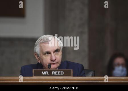 Washington, États-Unis. 07th Mai 2020. Jack Reed, membre de rang, D-RI, lors d'une audience des services armés du Sénat à Capitol Hill, Washington, DC, le jeudi 7 mai 2020. Kenneth Braithwaite, nommé secrétaire de la Marine; James Anderson, nommé sous-secrétaire adjoint à la Défense pour les politiques; et le général Charles Q. Brown, Jr., nommé pour renouvellement de mandat comme chef d'état-major de l'US Air Force, témoignent. Photo de Kevin Dietsch/UPI crédit: UPI/Alay Live News Banque D'Images