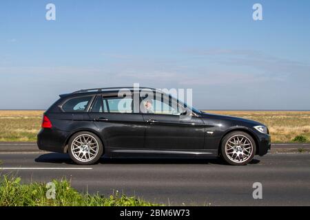 2007 BMW 320D M Sport Touring noir ; véhicules mobiles pour la circulation routière, conduite de véhicules sur les routes britanniques, moteurs, conduite automobile à Southport, Royaume-Uni Banque D'Images